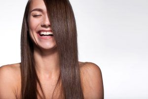 8 segreti per capelli lisci, setosi e lucenti