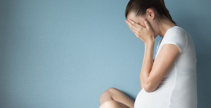 Depressione in gravidanza, come riconoscerla e cosa fare