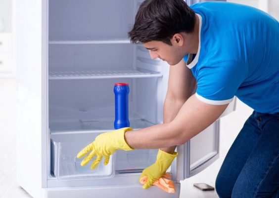 5 modi per eliminare i cattivi odori dal frigorifero