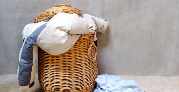 Come lavare gli abiti a secco in casa