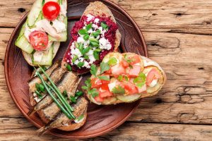 Bruschette estive: 5 ottime ricette per chi ha poco tempo