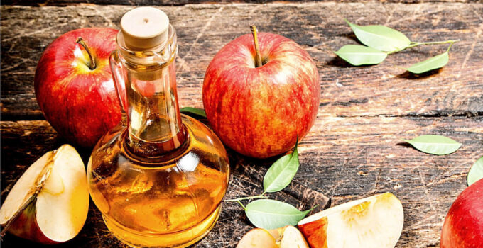 Aceto di mele: come usarlo, benefici e controindicazioni