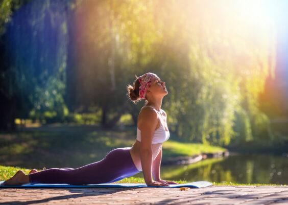 5 posizioni yoga per dimagrire: le più efficaci