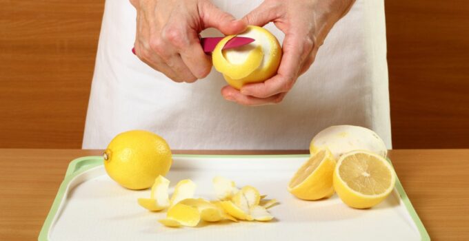8 Consigli della Nonna per Usare le Bucce di Limone